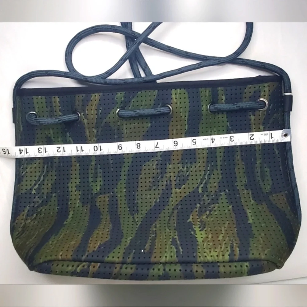 Chuchka NWT Becki Bucket Bag- Camo Neoprene Bag In Lightweight From Australia - Picture 8 of 14